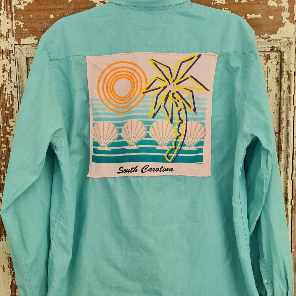 unique Shirt with patch on the back L